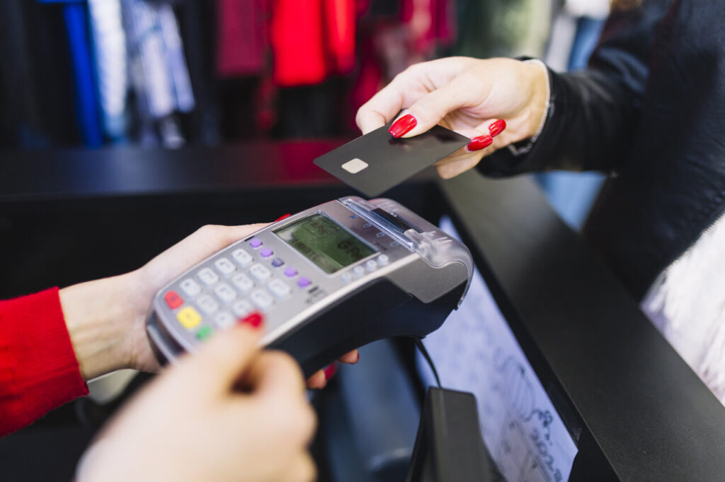 Controlar Gastos: O consumismo afeta o seu bolso.