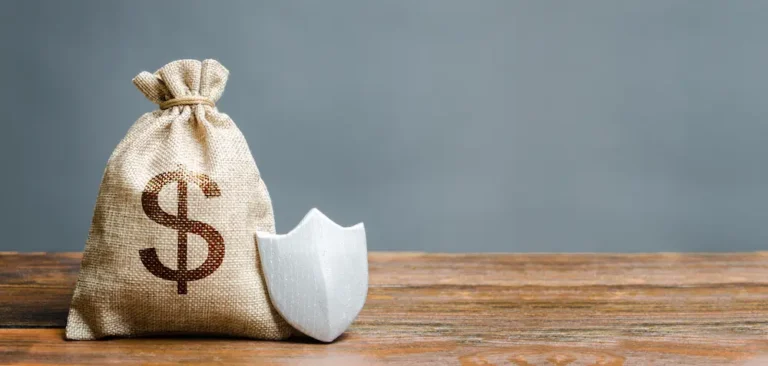 Leia mais sobre o artigo Escolhendo investimentos seguros: ouro e dólar são importantes?