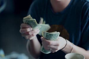 Leia mais sobre o artigo Fugindo do agiota: gere caixa rápido na sua empresa
